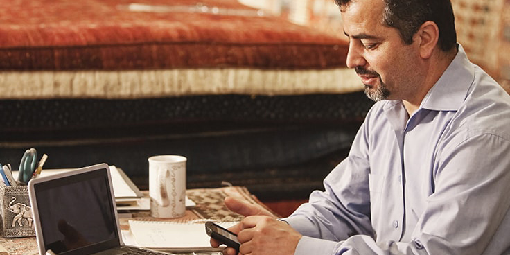 man signing up for billing alerts